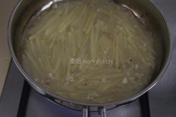 牛肉炒马铃薯丝。的做法图解7