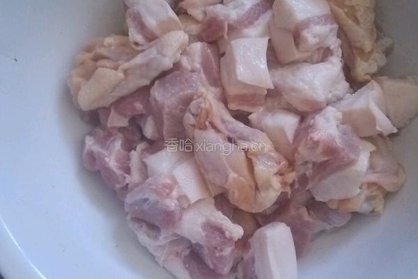 红烧肉鸡腿的做法图解1