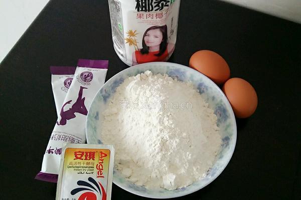 奶香鸡蛋发面椰汁饼的做法图解1