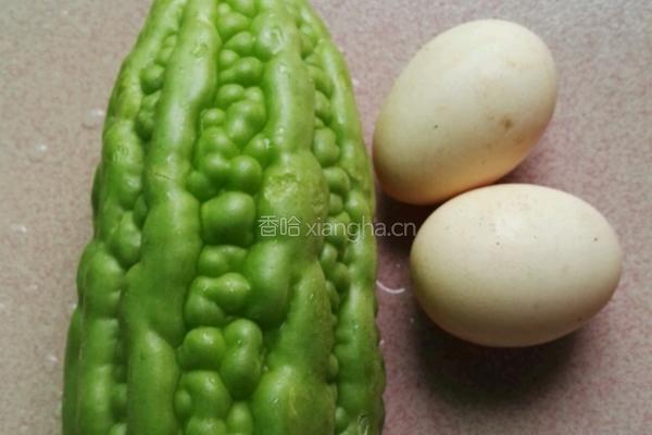 苦瓜炒蛋的做法图解1