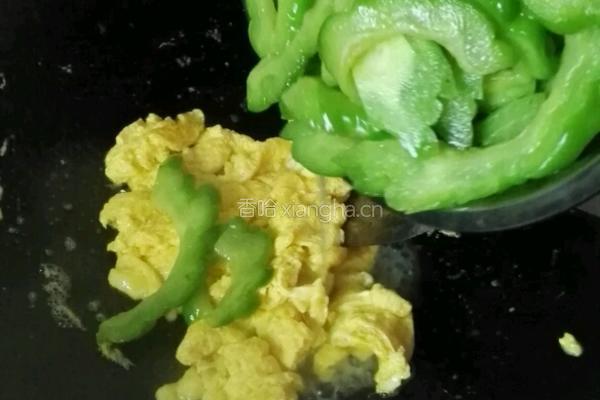 苦瓜炒蛋的做法图解6