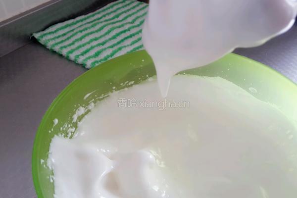 戚风蛋糕的做法图解8