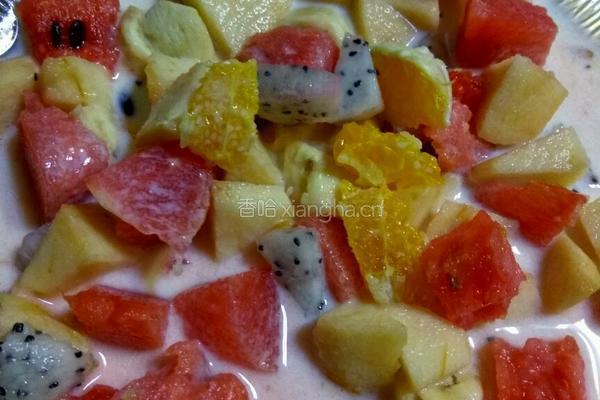 牛奶水果拼盘的做法图解3