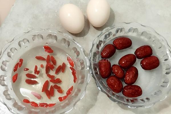 冰糖雪耳鸡蛋糖水的做法图解1