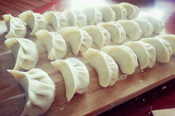 榆黄蘑韭菜鸡蛋饺子的做法图解5