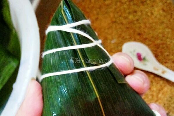 包粽子(蛋黄肉粽)的做法图解13