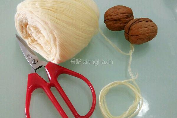包粽子(蛋黄肉粽)的做法图解2