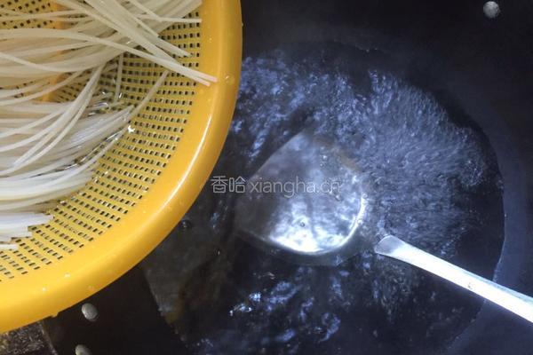 榨菜肉丝炒米粉的做法图解2
