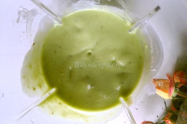 鲜榨牛油果香蕉酸奶的做法图解5