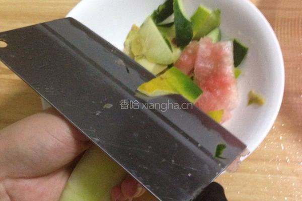 香辣西瓜皮的做法图解3