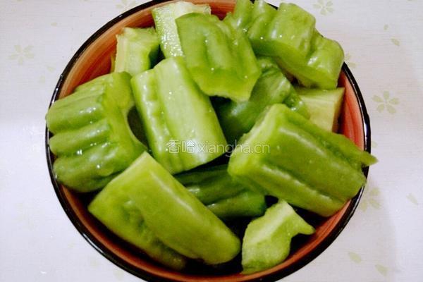 排骨苦瓜黄豆汤的做法图解4