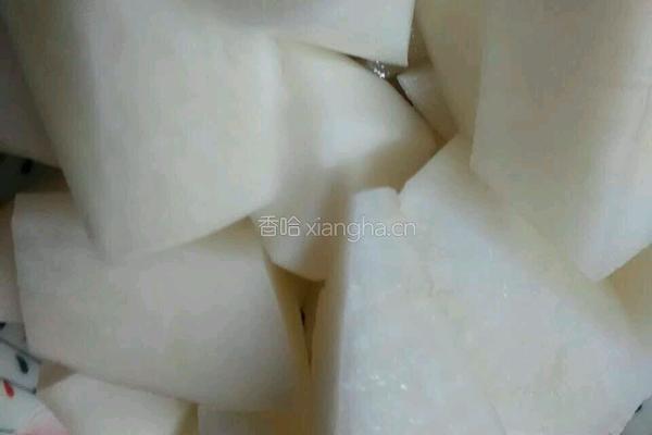 萝卜鱼干汤的做法图解1