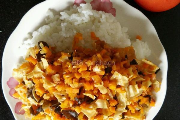 胡萝卜木耳豆皮盖浇饭的做法图解5