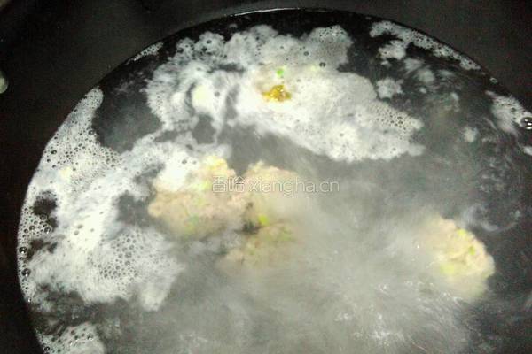 肉丸白菜汤的做法图解2