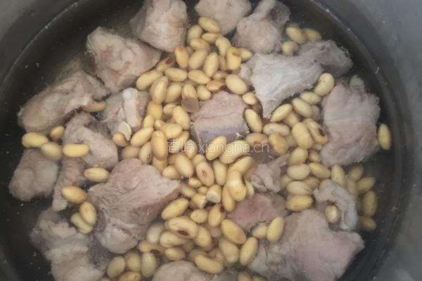 排骨苦瓜黄豆煲的做法图解3
