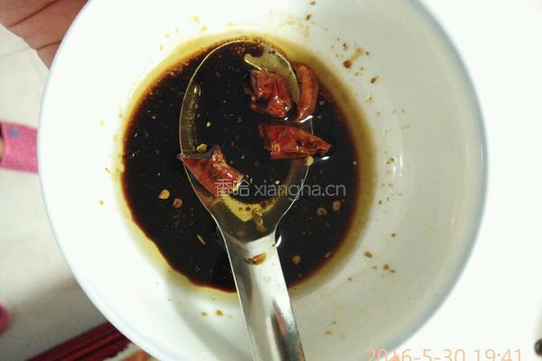皮蛋豆腐的做法图解2