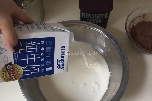 布朗尼巧克力冰淇淋的做法图解4