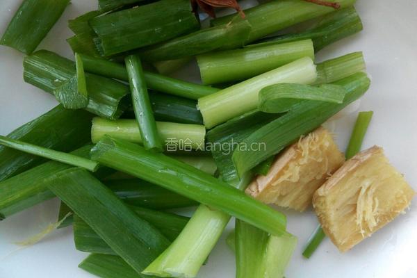 鸡肉炖土豆的做法图解1