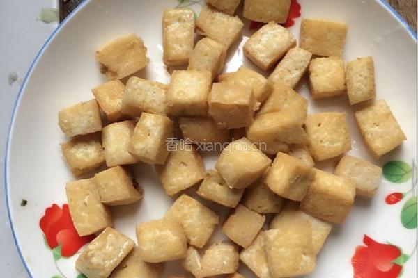 毛豆炒臭豆腐的做法图解1