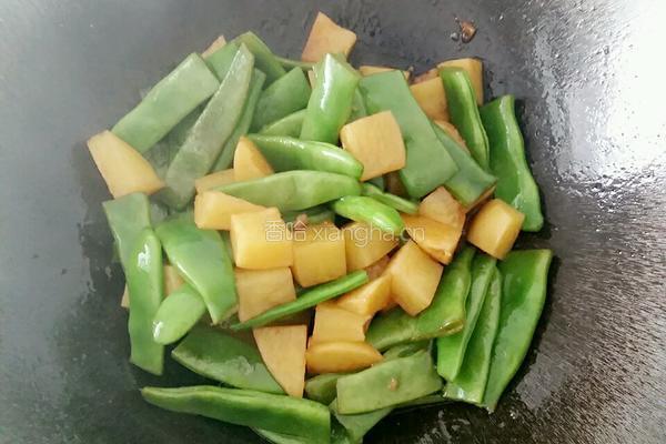 土豆炖豆角的做法图解11
