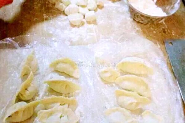 彩色水饺的做法图解2