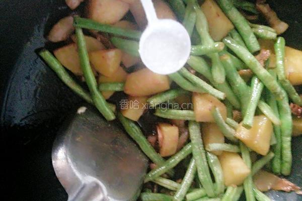 土豆豆角炒肉的做法图解9