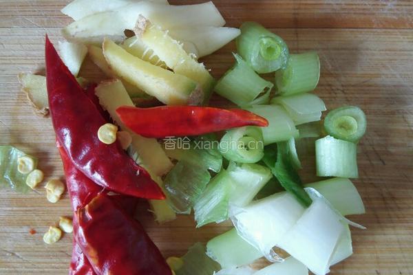 鸡腿丸子乱炖的做法图解1