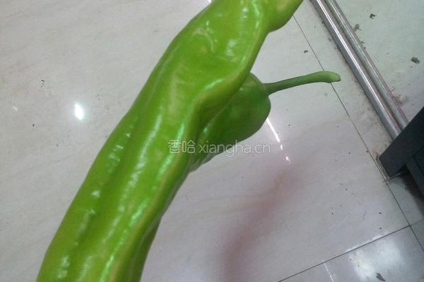 青椒炒菜花的做法图解2