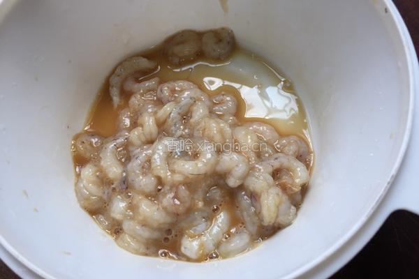虾仁鸡蛋炒苦瓜的做法图解2