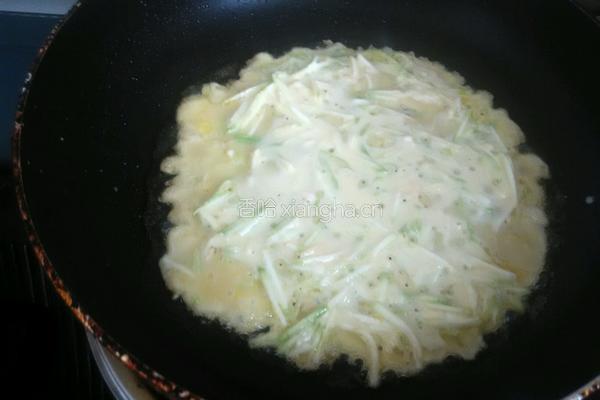 西葫芦虾皮鸡蛋煎饼的做法图解6