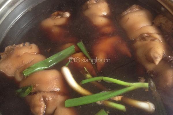 自制卤猪蹄的做法图解4