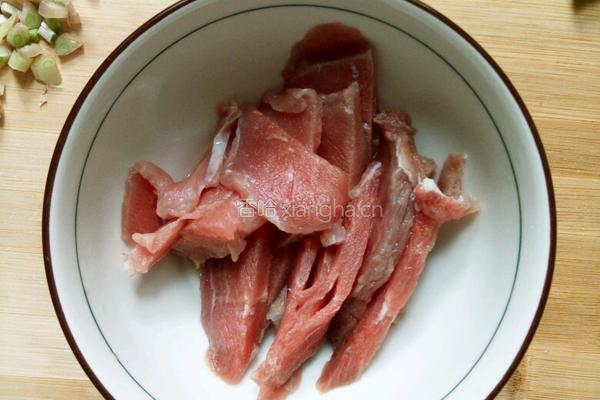 蘑菇烧肉片的做法图解2