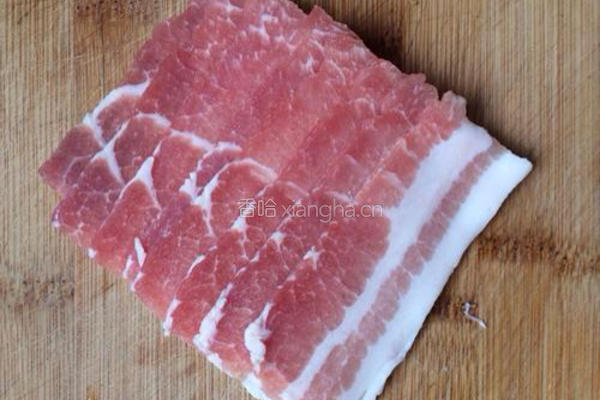 煎五花肉金针菇卷的做法图解1