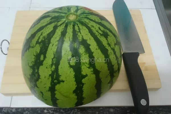 西瓜皮炒辣椒的做法图解2