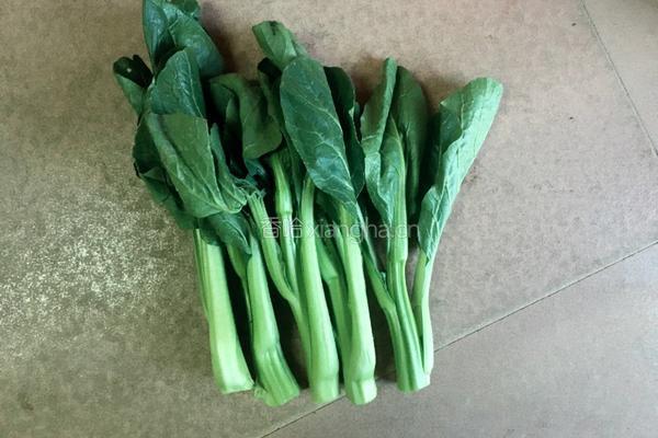 清炒菜心的做法图解1