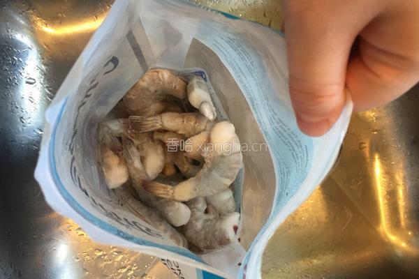 洋葱老虎虾的做法图解1