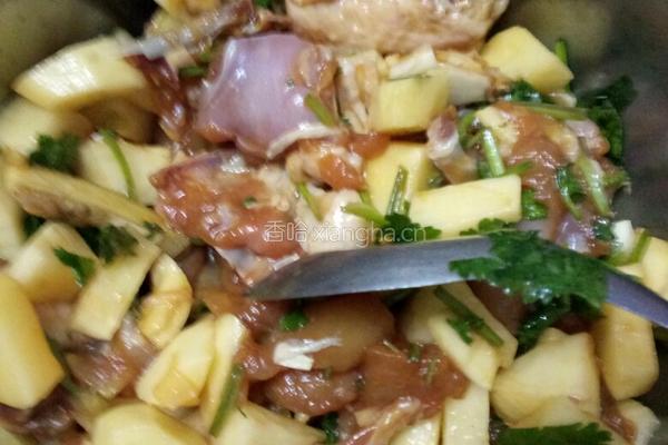 电饭锅土豆鸡肉焖饭的做法图解1