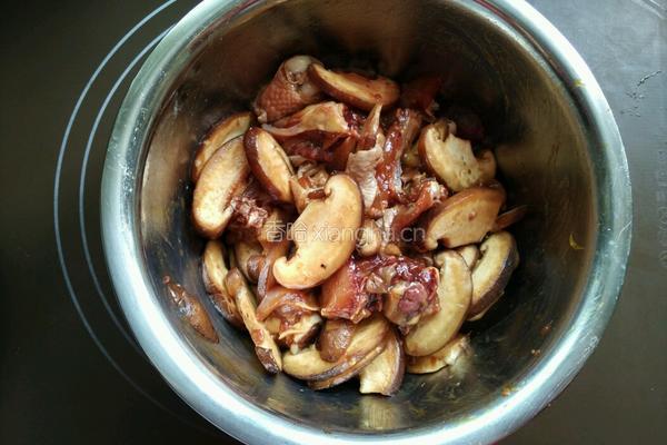 香菇蒸鸡腿的做法图解4