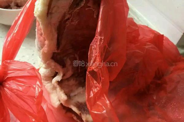 腊肉河蚌菌王汤的做法图解3
