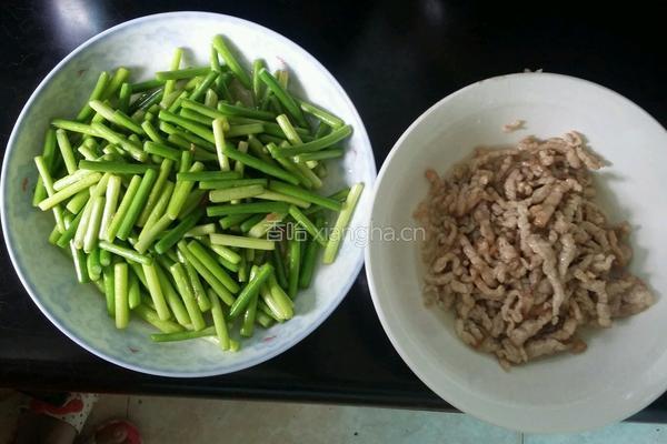 蒜苔肉丝的做法图解2