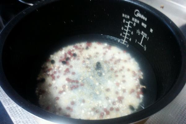 红豆薏仁粥的做法图解3