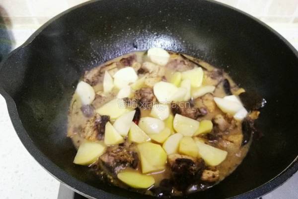 土豆焖鸡的做法图解9