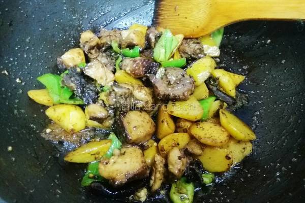土豆焖鸡的做法图解12
