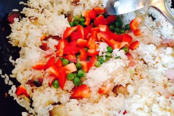 腊肉炒饭的做法图解7