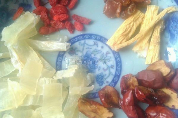 花胶乌鸡汤的做法图解1