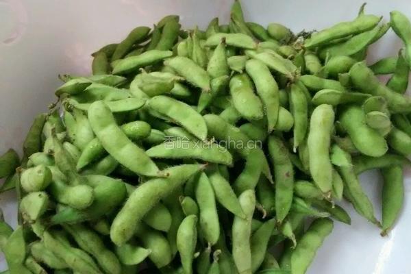 香辣毛豆的做法图解1