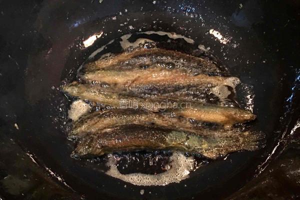 泥鳅炖豆腐的做法图解3
