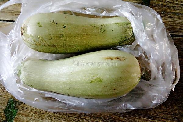 清炒西葫芦的做法图解1