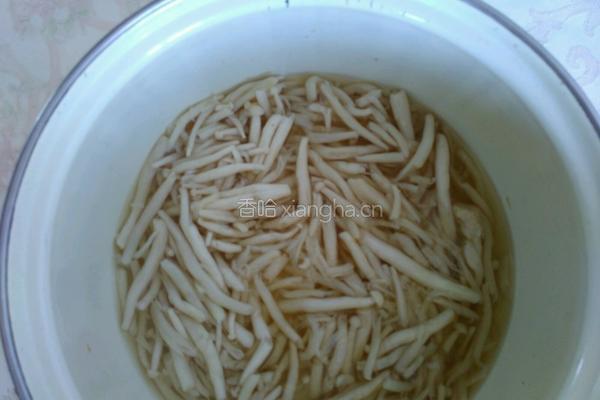 耗油牛肉海鲜菇的做法图解3