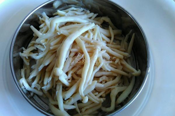 耗油牛肉海鲜菇的做法图解4